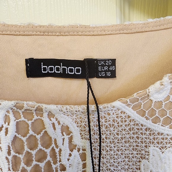 Boohoo Plus All Over White Lace Shift Dress/ Beige Lining Size 16 NWT Has A Snag - Picture 3 of 7